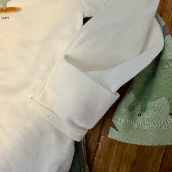 Carter's White and Green Baby Apparel - Picture 3 of 8